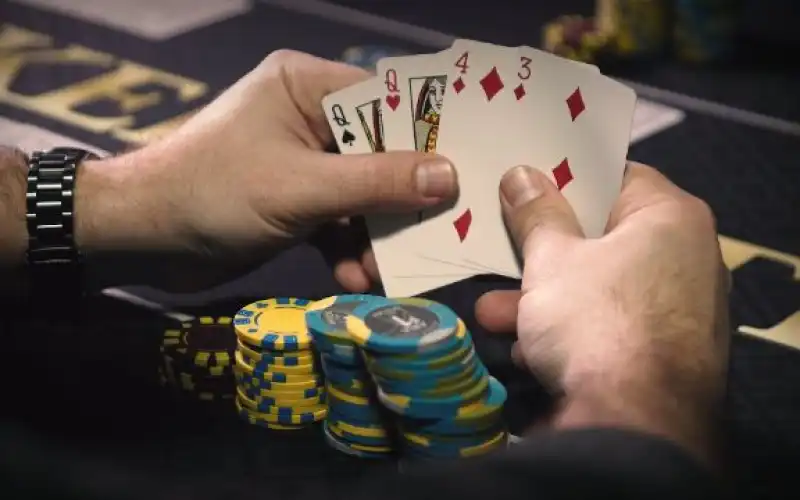 Play Omaha Poker at Melbet, a high-volatility game ideal for experienced players.